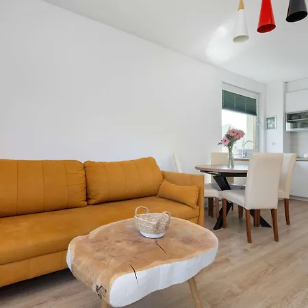 Kosciuszki Modern With Balcony & Parking In By Renters Apartment